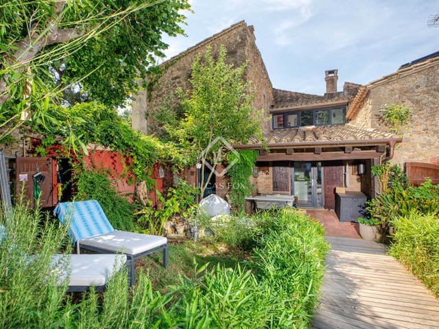 2 bedroom Finca/Country House for sale in Vilopriu with pool - € 790,000 (Ref: 9097749)