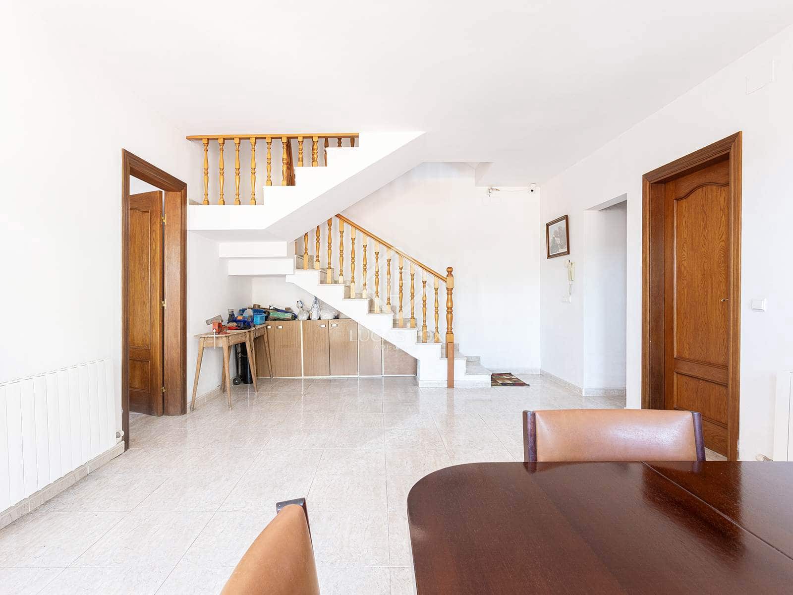 6 bedroom Villa for sale in Barcelona city - € 920,000 (Ref: 9099427)