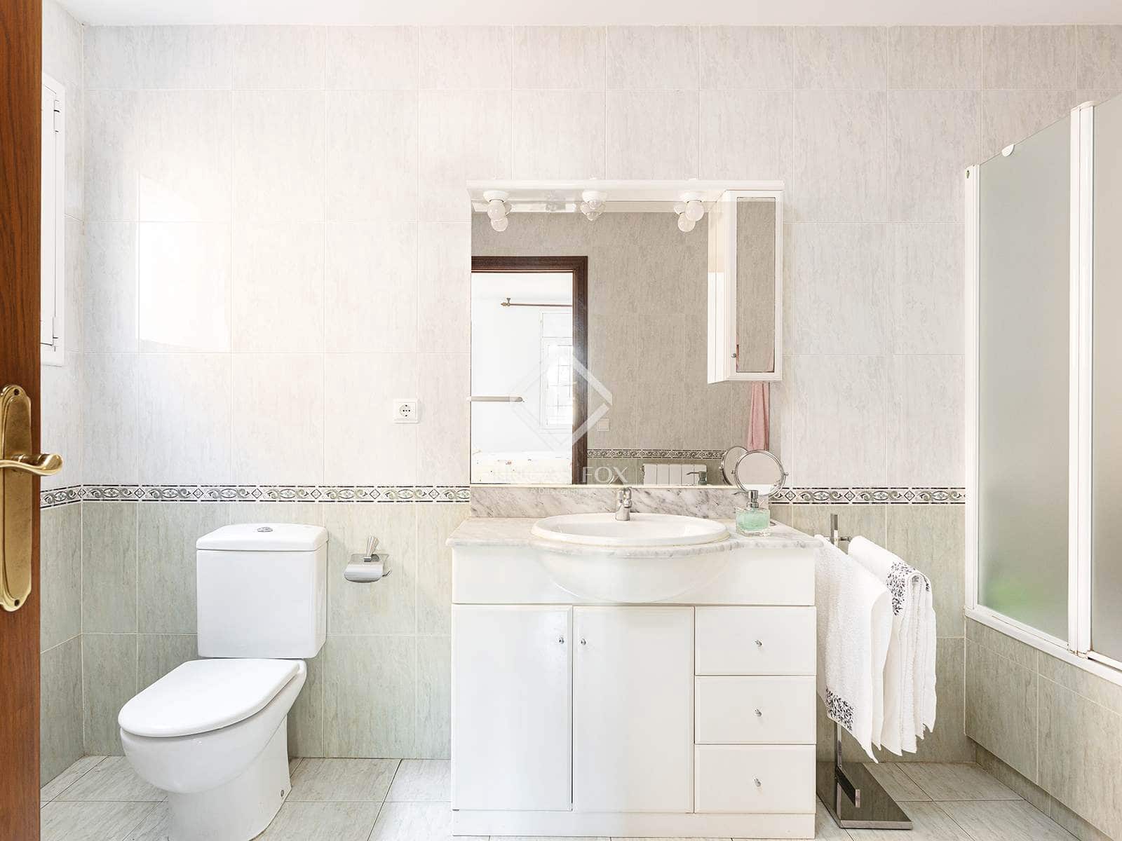 6 bedroom Villa for sale in Barcelona city - € 920,000 (Ref: 9099427)