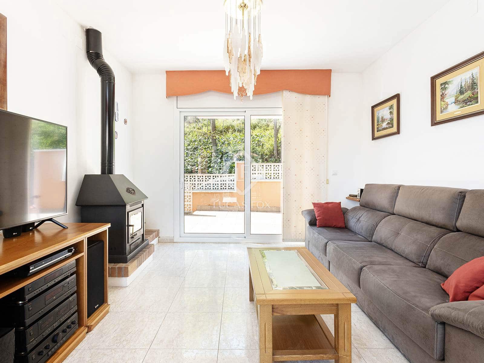 6 bedroom Villa for sale in Barcelona city - € 920,000 (Ref: 9099427)