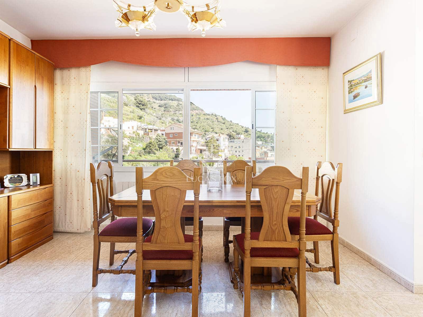 6 bedroom Villa for sale in Barcelona city - € 920,000 (Ref: 9099427)