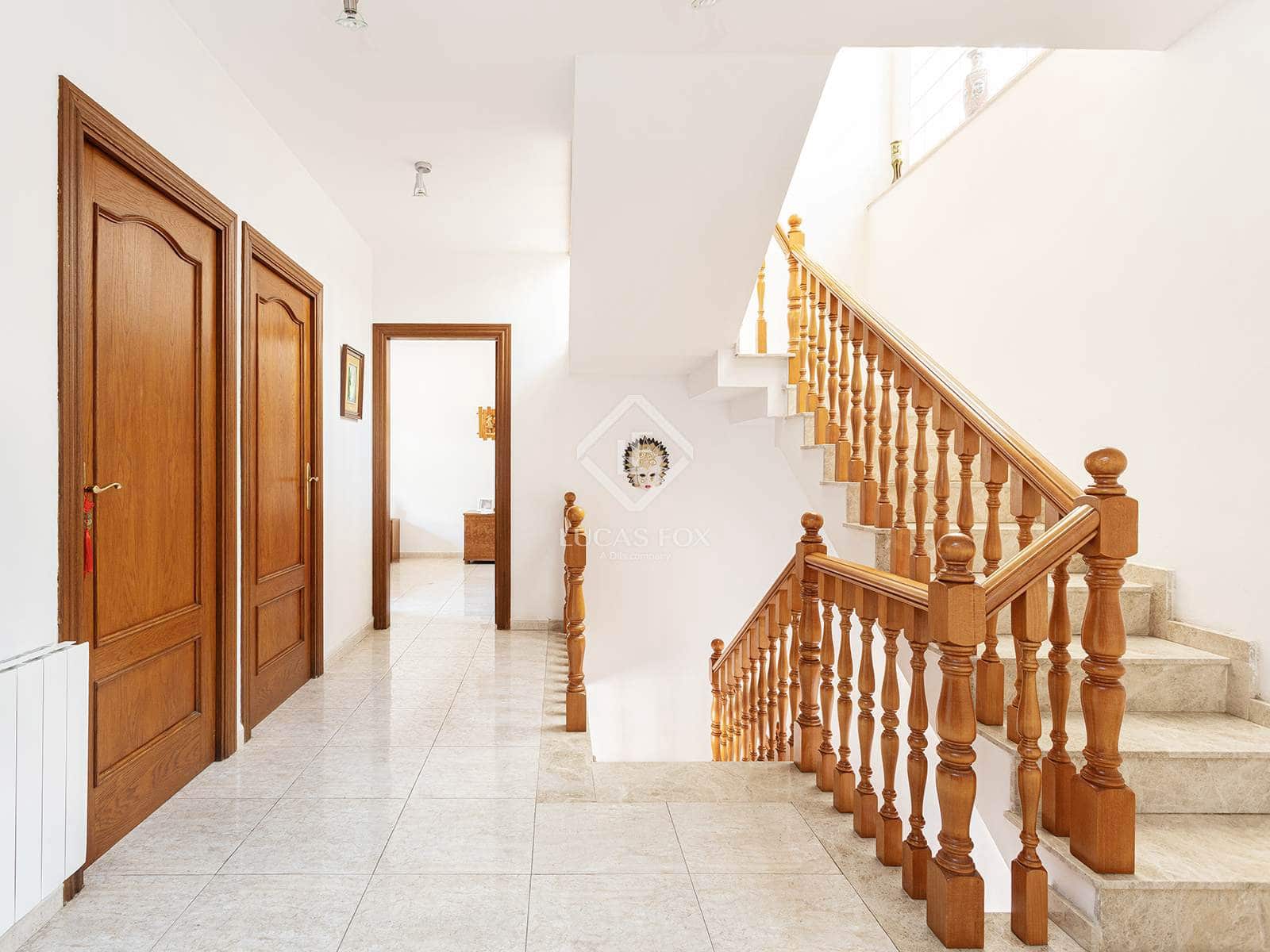 6 bedroom Villa for sale in Barcelona city - € 920,000 (Ref: 9099427)