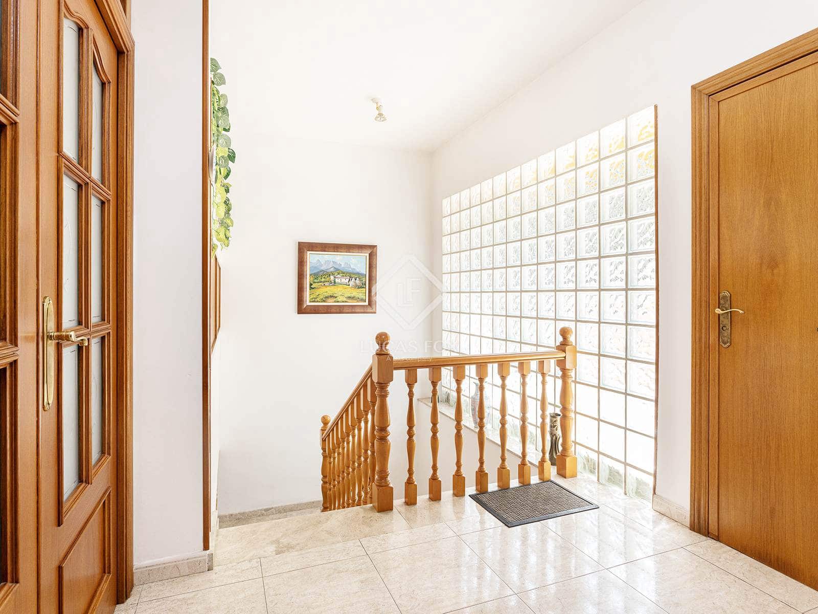 6 bedroom Villa for sale in Barcelona city - € 920,000 (Ref: 9099427)