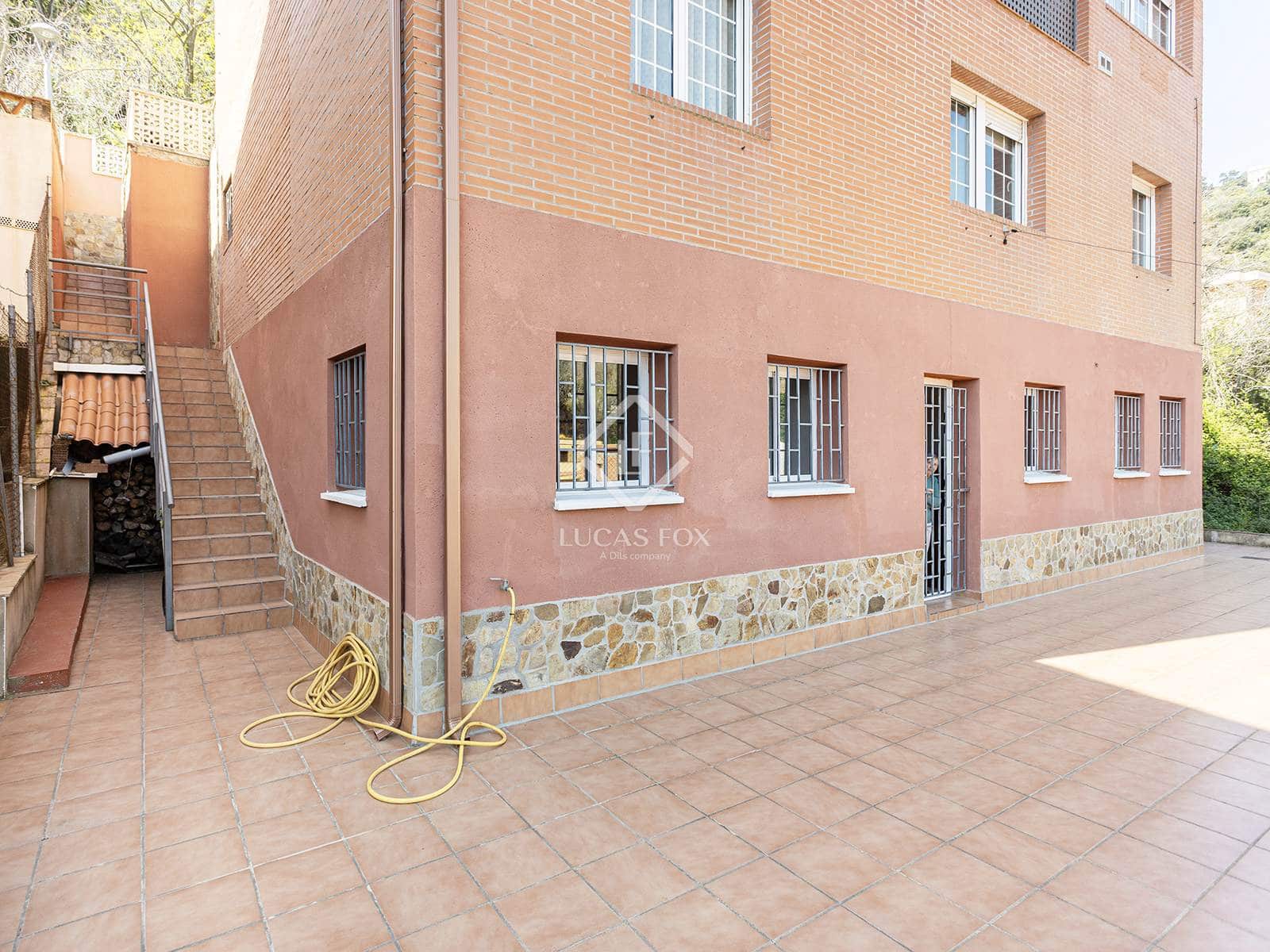 6 bedroom Villa for sale in Barcelona city - € 920,000 (Ref: 9099427)