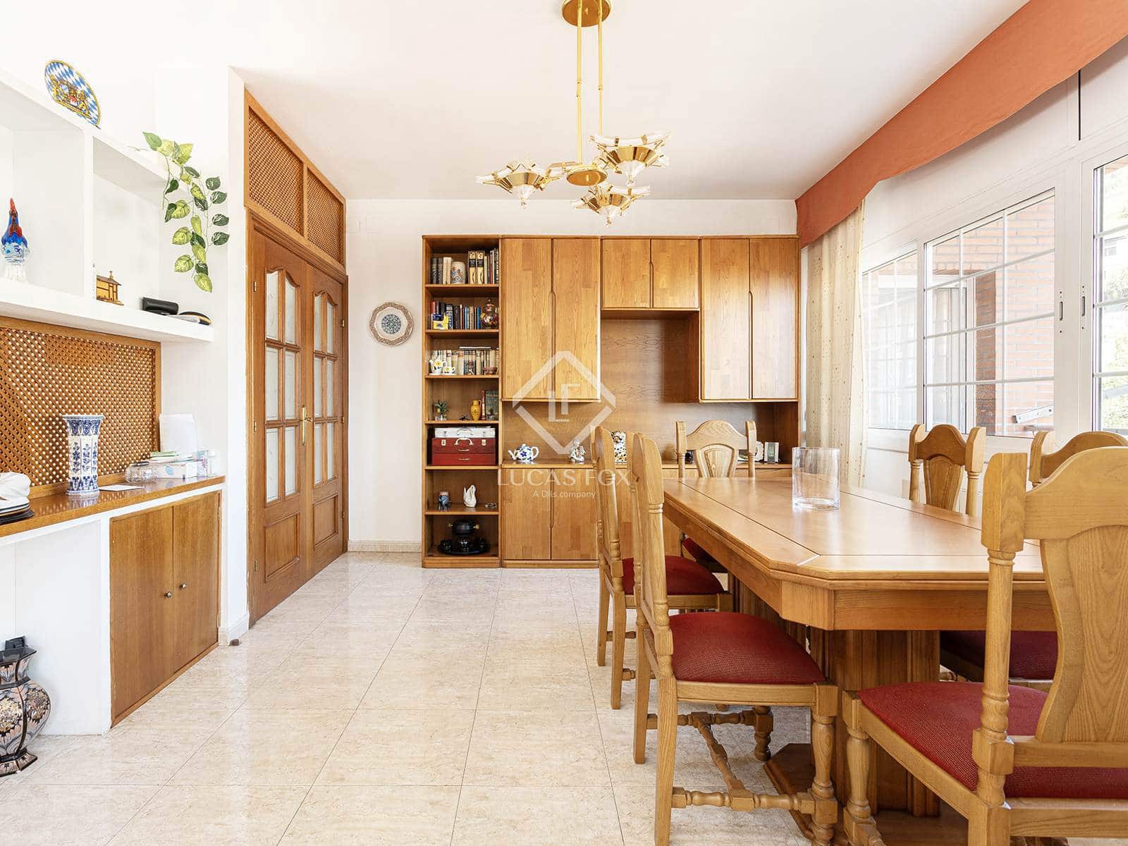 6 bedroom Villa for sale in Barcelona city - € 920,000 (Ref: 9099427)