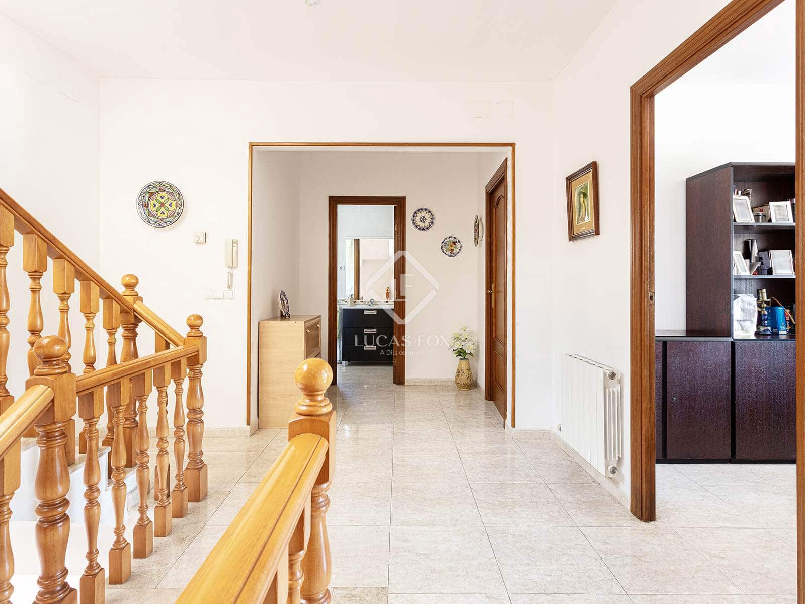 6 bedroom Villa for sale in Barcelona city - € 920,000 (Ref: 9099427)