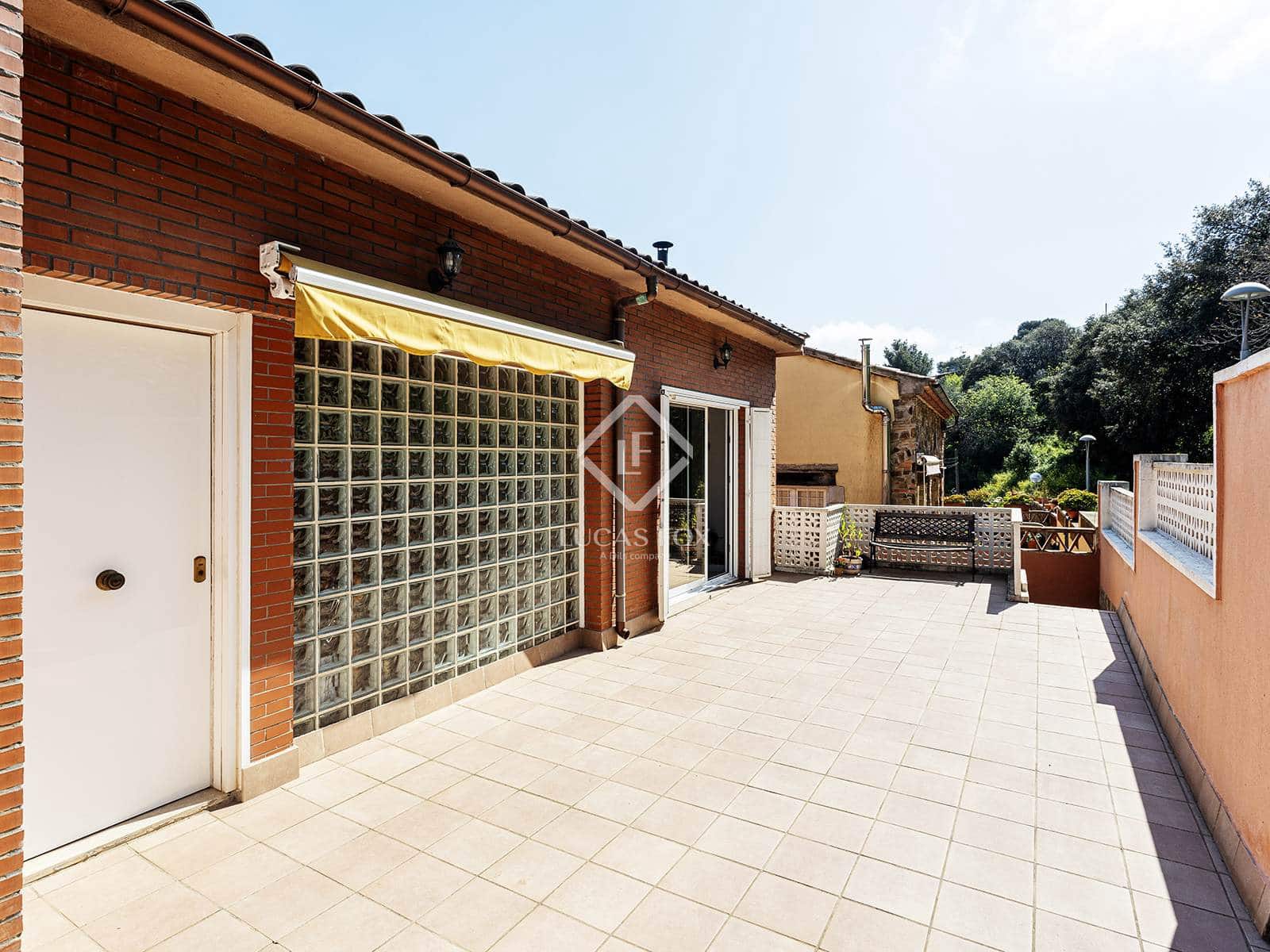 6 bedroom Villa for sale in Barcelona city - € 920,000 (Ref: 9099427)