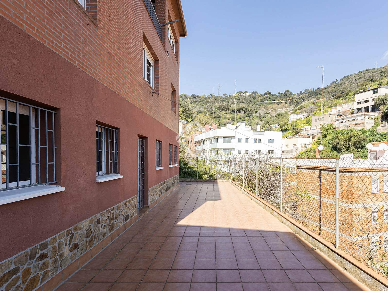 6 bedroom Villa for sale in Barcelona city - € 920,000 (Ref: 9099427)