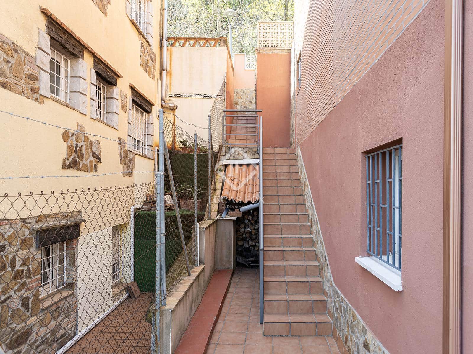 6 bedroom Villa for sale in Barcelona city - € 920,000 (Ref: 9099427)