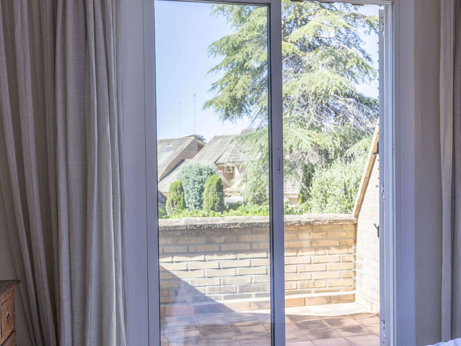 4 soveværelse Villa til salg i Godella med swimmingpool garage - € 690.000 (Ref: 9103738)