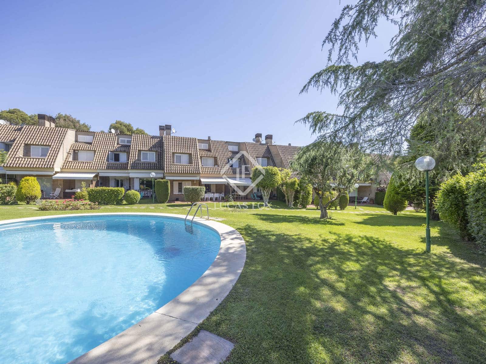 4 soveværelse Villa til salg i Godella med swimmingpool garage - € 690.000 (Ref: 9103738)