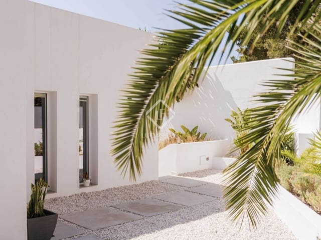 4 bedroom Villa for sale in Sant Antoni de Portmany with pool - € 2,500,000 (Ref: 9103882)