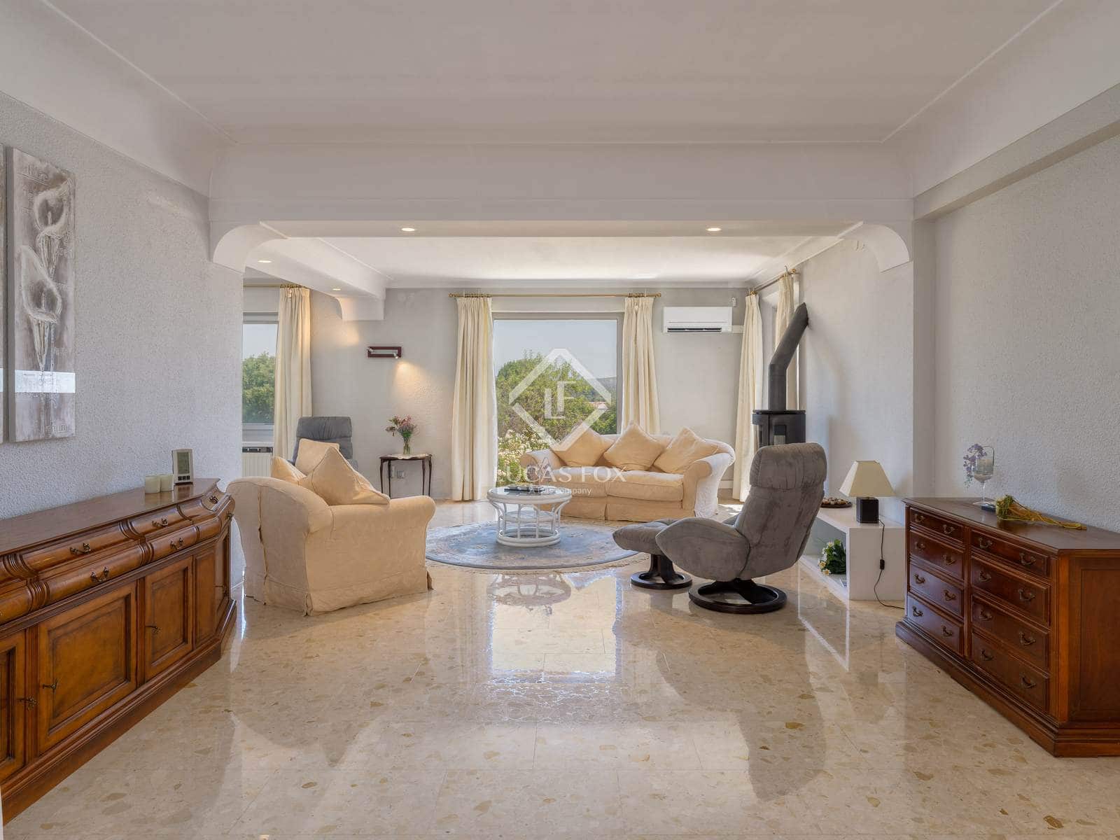 8 soveværelse Finca/Landehus til salg i Navata med swimmingpool garage - € 1.520.000 (Ref: 9104017)