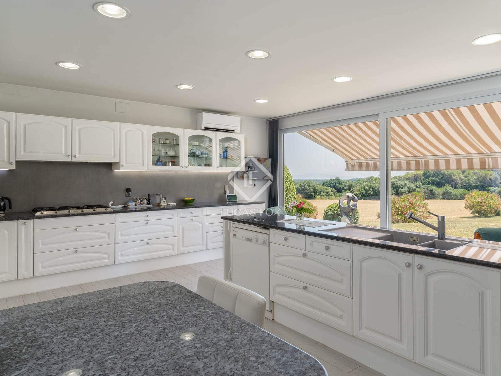 8 soveværelse Finca/Landehus til salg i Navata med swimmingpool garage - € 1.520.000 (Ref: 9104017)