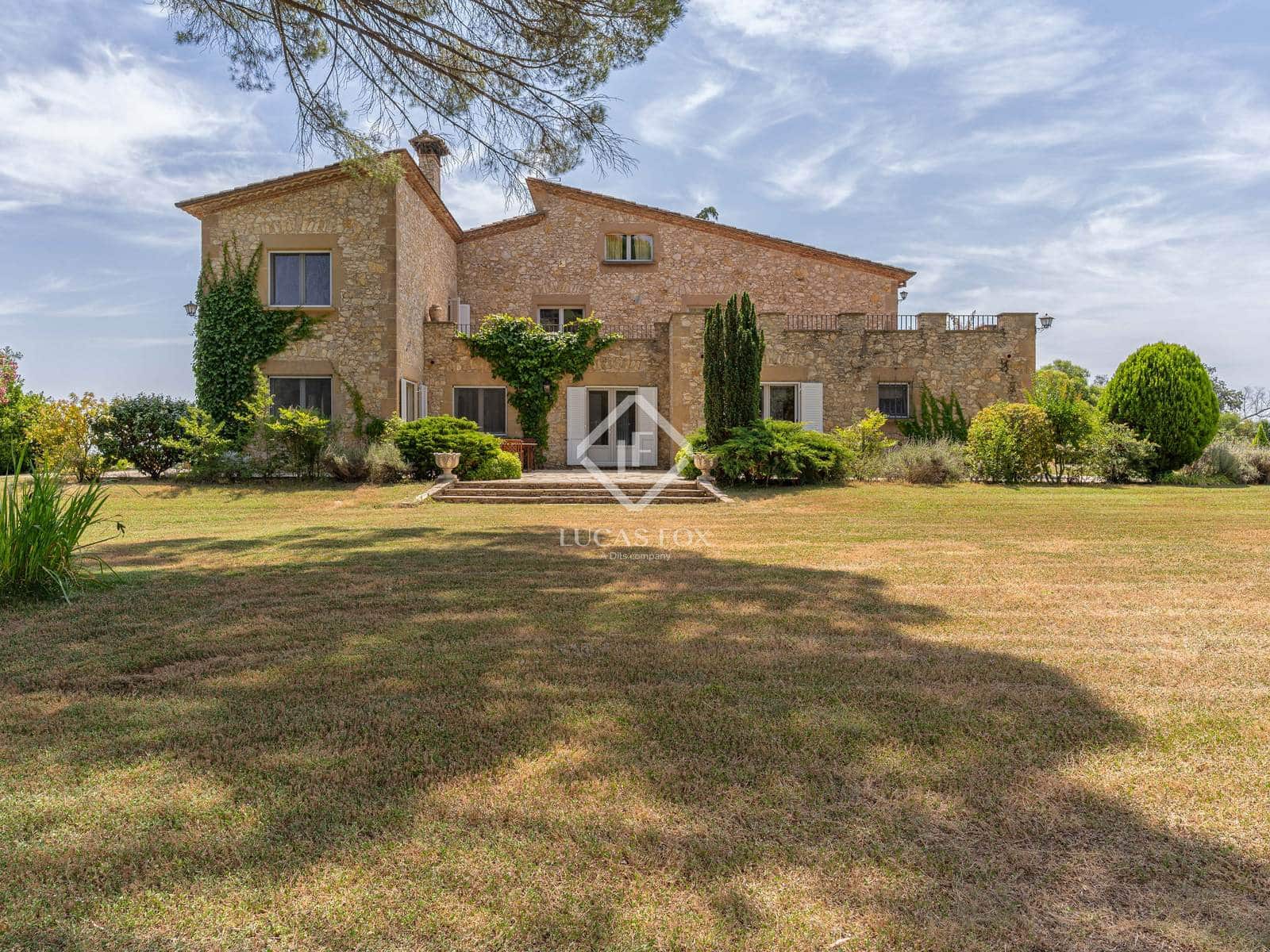 8 soveværelse Finca/Landehus til salg i Navata med swimmingpool garage - € 1.520.000 (Ref: 9104017)