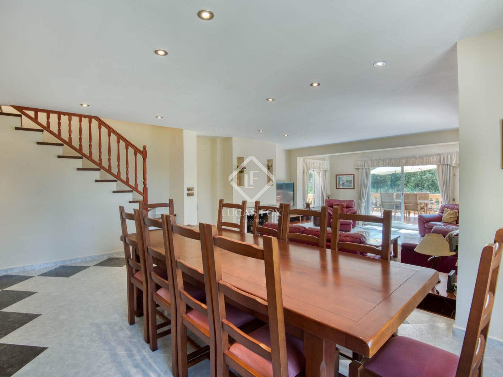 6 soverom Villa til salgs i Santa Cristina d'Aro med svømmebasseng garasje - € 995 000 (Ref: 9104932)