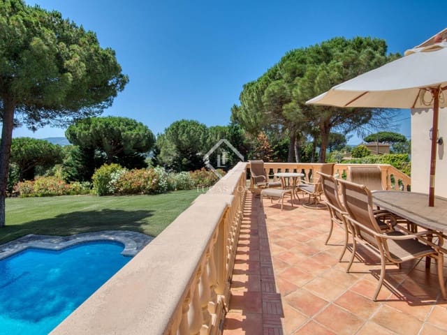6 bedroom Villa for sale in Santa Cristina d'Aro with pool garage - € 995,000 (Ref: 9104932)