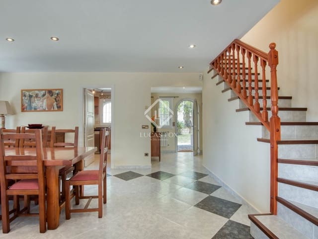 6 bedroom Villa for sale in Santa Cristina d'Aro with pool garage - € 995,000 (Ref: 9104932)