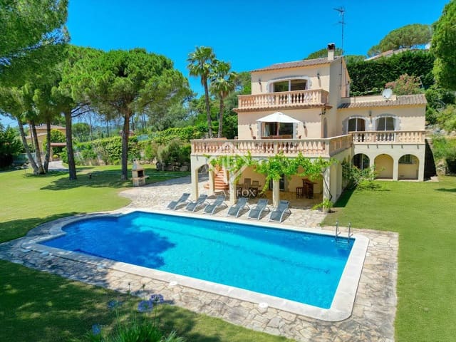 6 bedroom Villa for sale in Santa Cristina d'Aro with pool garage - € 995,000 (Ref: 9104932)