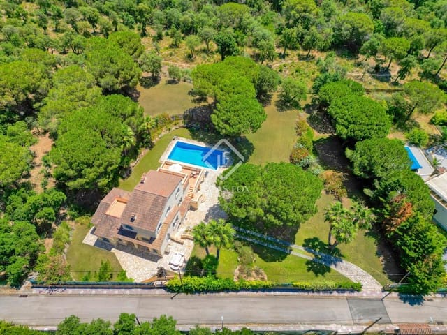 6 bedroom Villa for sale in Santa Cristina d'Aro with pool garage - € 995,000 (Ref: 9104932)