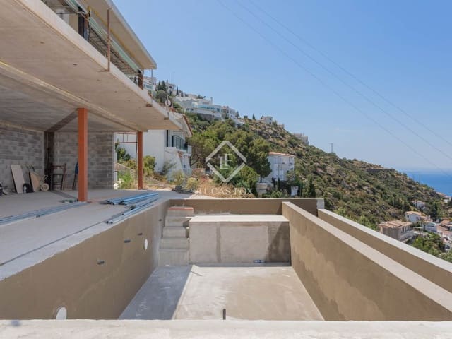 4 bedroom Villa for sale in Roses with pool garage - € 1,590,000 (Ref: 9108117)