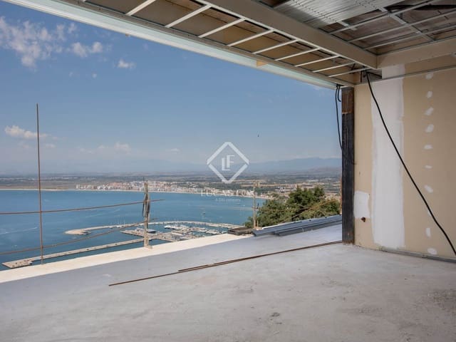 4 bedroom Villa for sale in Roses with pool garage - € 1,590,000 (Ref: 9108117)