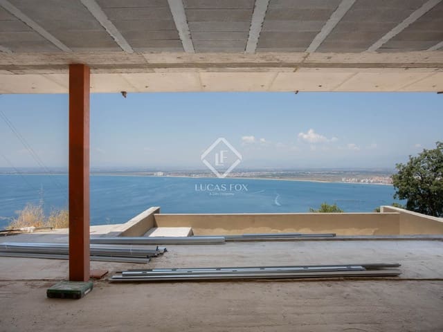 4 bedroom Villa for sale in Roses with pool garage - € 1,590,000 (Ref: 9108117)