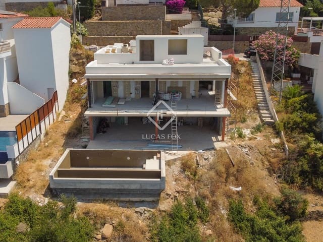 4 bedroom Villa for sale in Roses with pool garage - € 1,590,000 (Ref: 9108117)