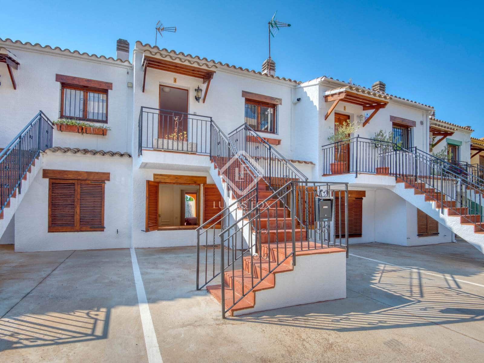 3 bedroom Villa for sale in Sant Feliu de Guixols with garage - € 479,000 (Ref: 9108119)