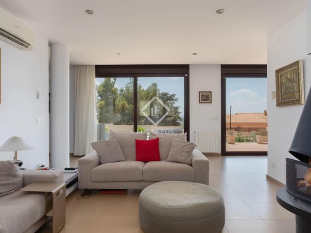 5 bedroom Villa for sale in Pau with pool - € 1,500,000 (Ref: 9109350)