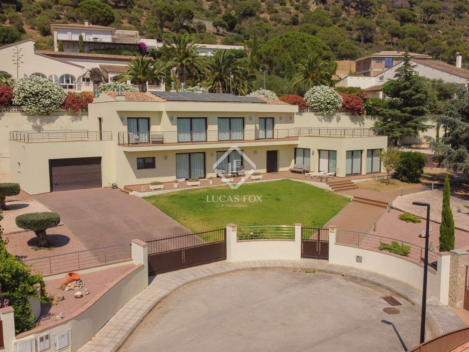 5 slaapkamer Villa te koop in Pau met zwembad - € 1.500.000 (Ref: 9109350)