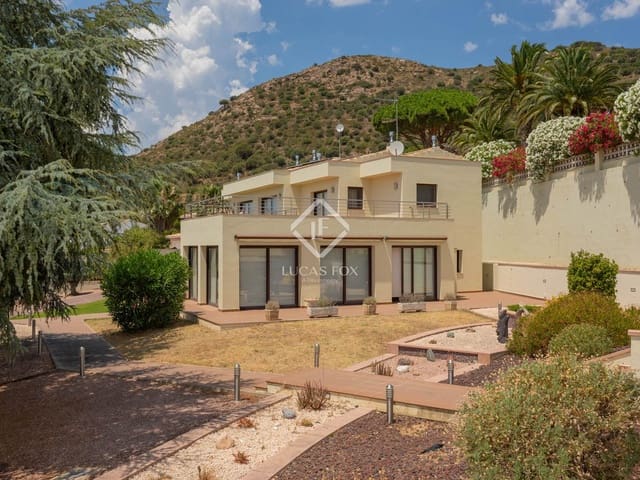 5 bedroom Villa for sale in Pau with pool - € 1,500,000 (Ref: 9109350)