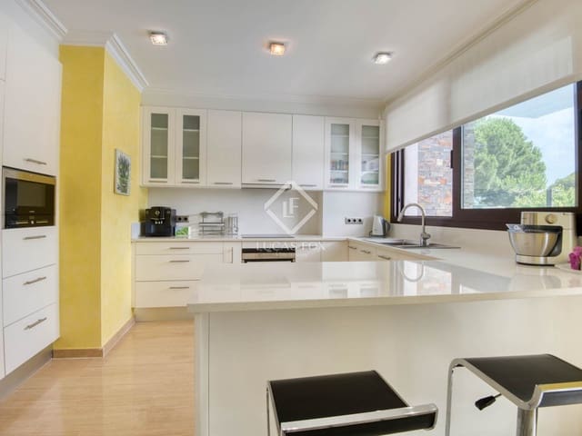 4 Zimmer Villa zu verkaufen in Sant Feliu de Guíxols mit Pool Garage - 2.000.000 € (Ref: 9113483)