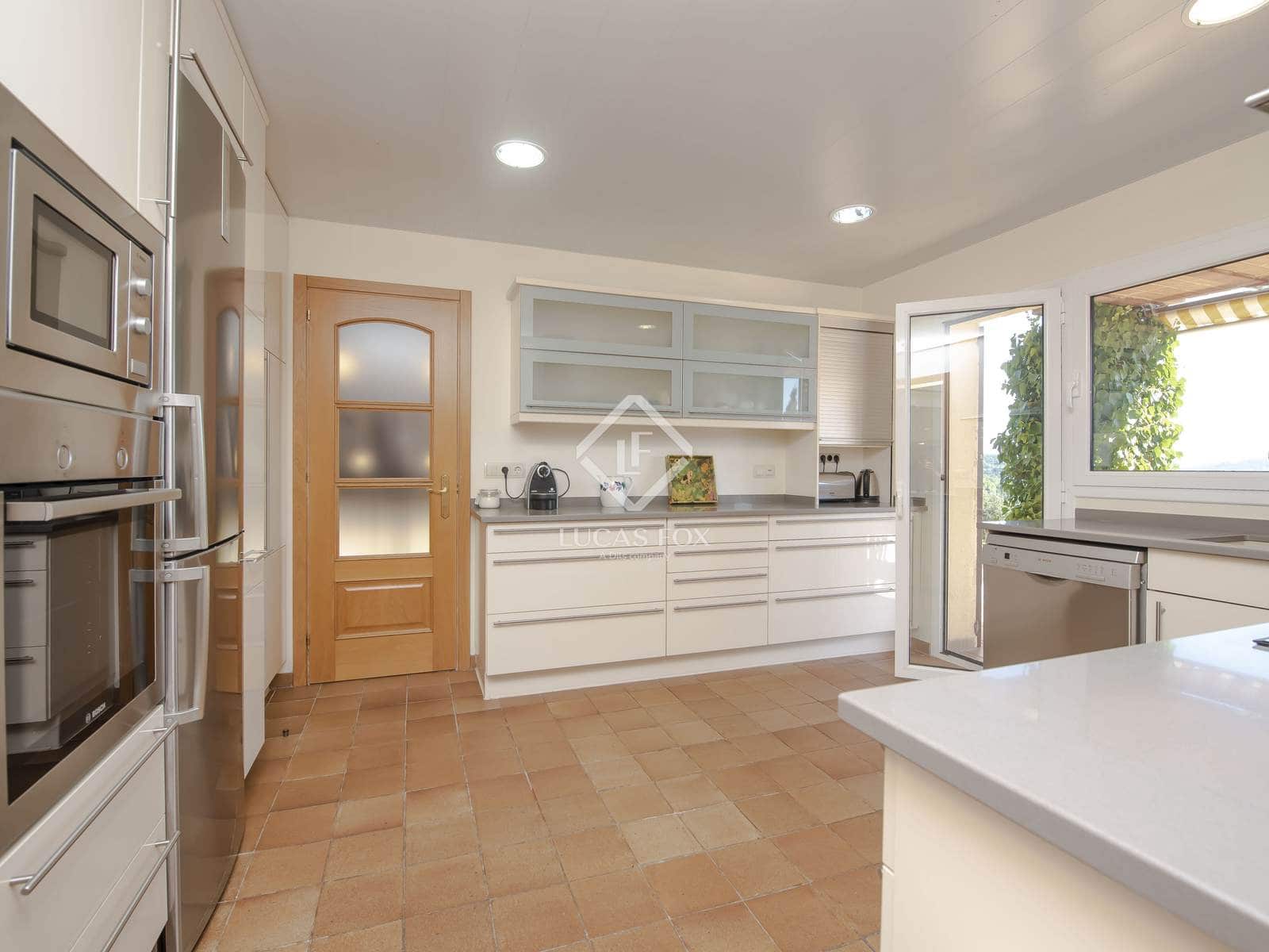 4 sypialnia Willa na sprzedaż w Santa Cristina d'Aro z basenem garażem - 1 140 000 € (Ref: 9116543)