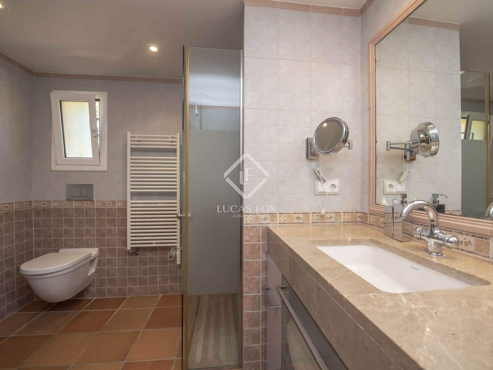 4 sypialnia Willa na sprzedaż w Santa Cristina d'Aro z basenem garażem - 1 140 000 € (Ref: 9116543)