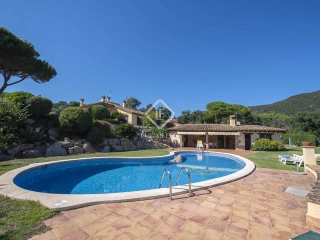 4 bedroom Villa for sale in Santa Cristina d'Aro with pool garage - € 1,140,000 (Ref: 9116543)