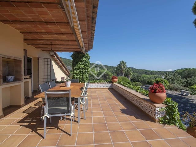 4 bedroom Villa for sale in Santa Cristina d'Aro with pool garage - € 1,140,000 (Ref: 9116543)