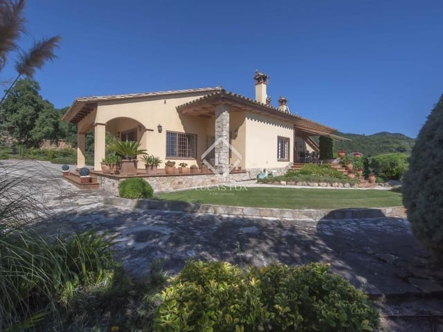 4 bedroom Villa for sale in Santa Cristina d'Aro with pool garage - € 1,140,000 (Ref: 9116543)