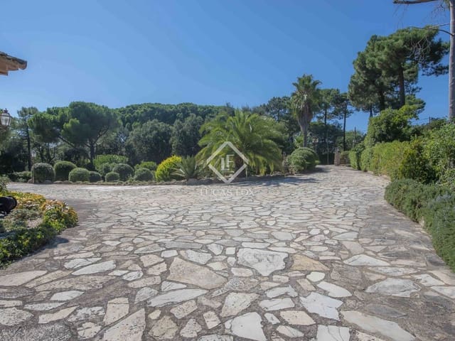 4 bedroom Villa for sale in Santa Cristina d'Aro with pool garage - € 1,140,000 (Ref: 9116543)