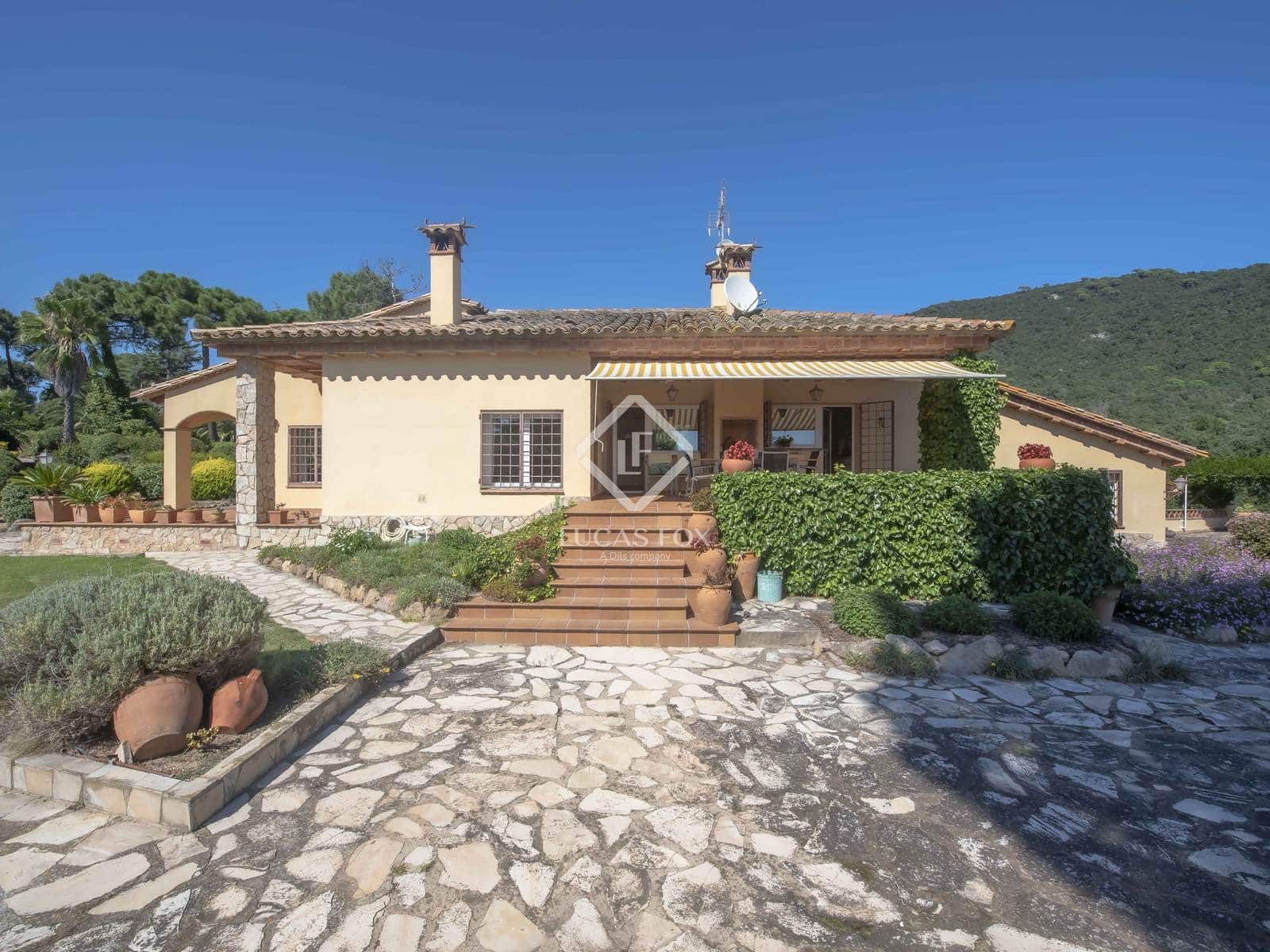 4 sypialnia Willa na sprzedaż w Santa Cristina d'Aro z basenem garażem - 1 140 000 € (Ref: 9116543)