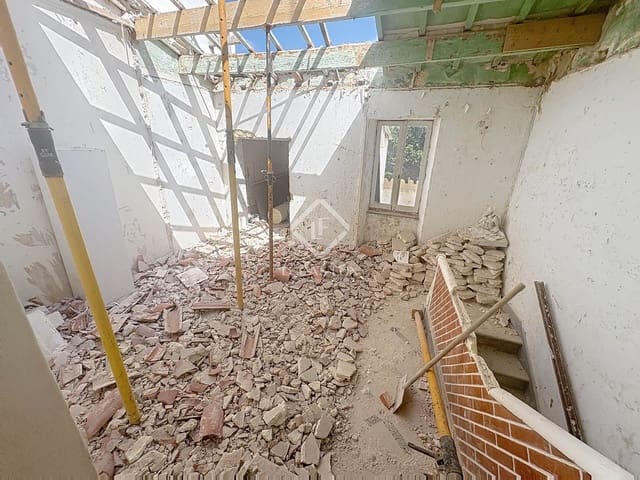 3 bedroom Commercial for sale in Mahón / Maó with garage - € 650,000 (Ref: 9117190)