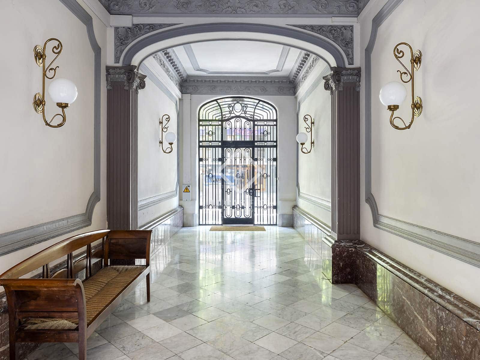 5 soveværelse Lejlighed til salg i Barcelona by - € 990.000 (Ref: 9118008)