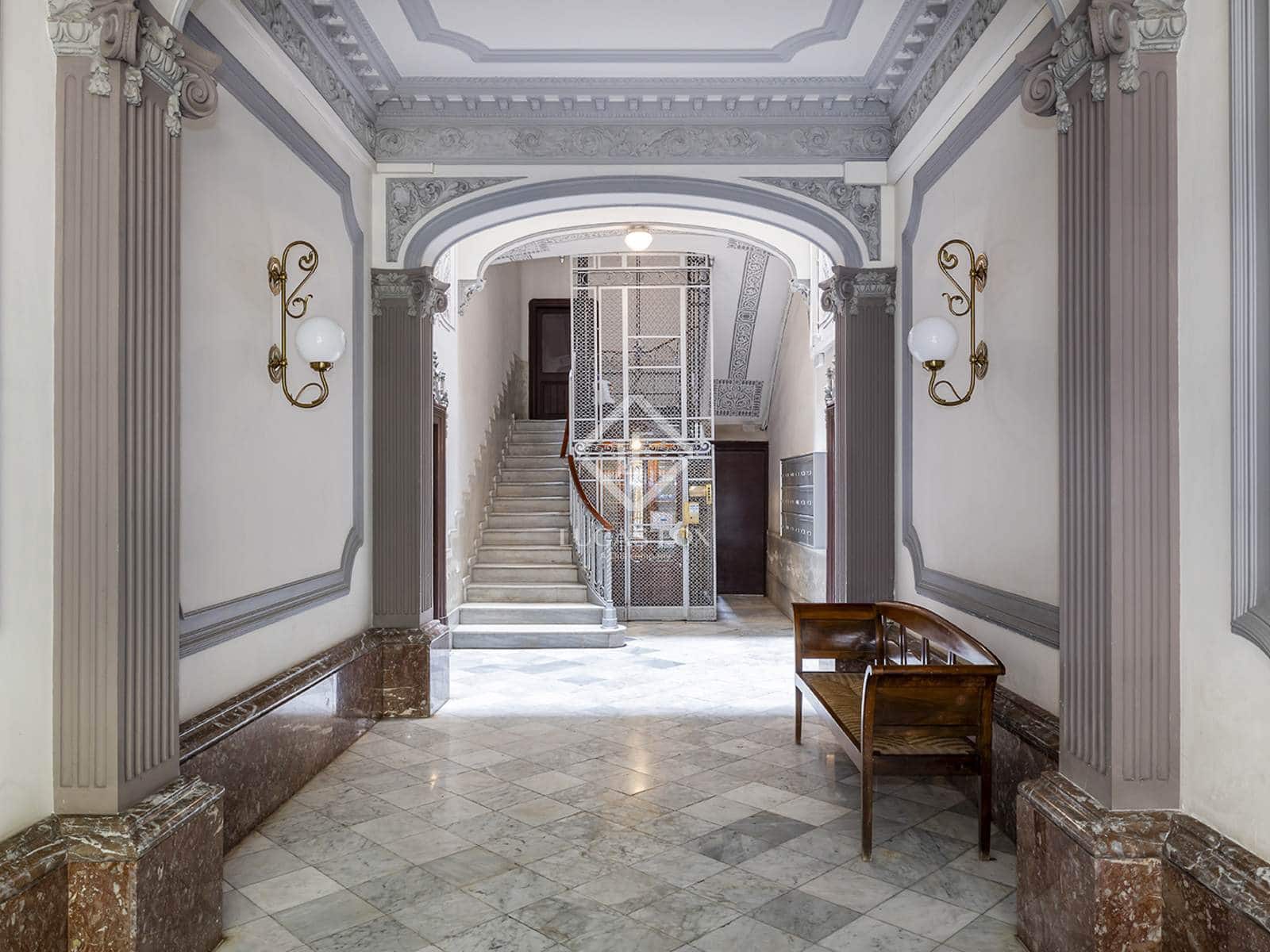 5 soveværelse Lejlighed til salg i Barcelona by - € 990.000 (Ref: 9118008)