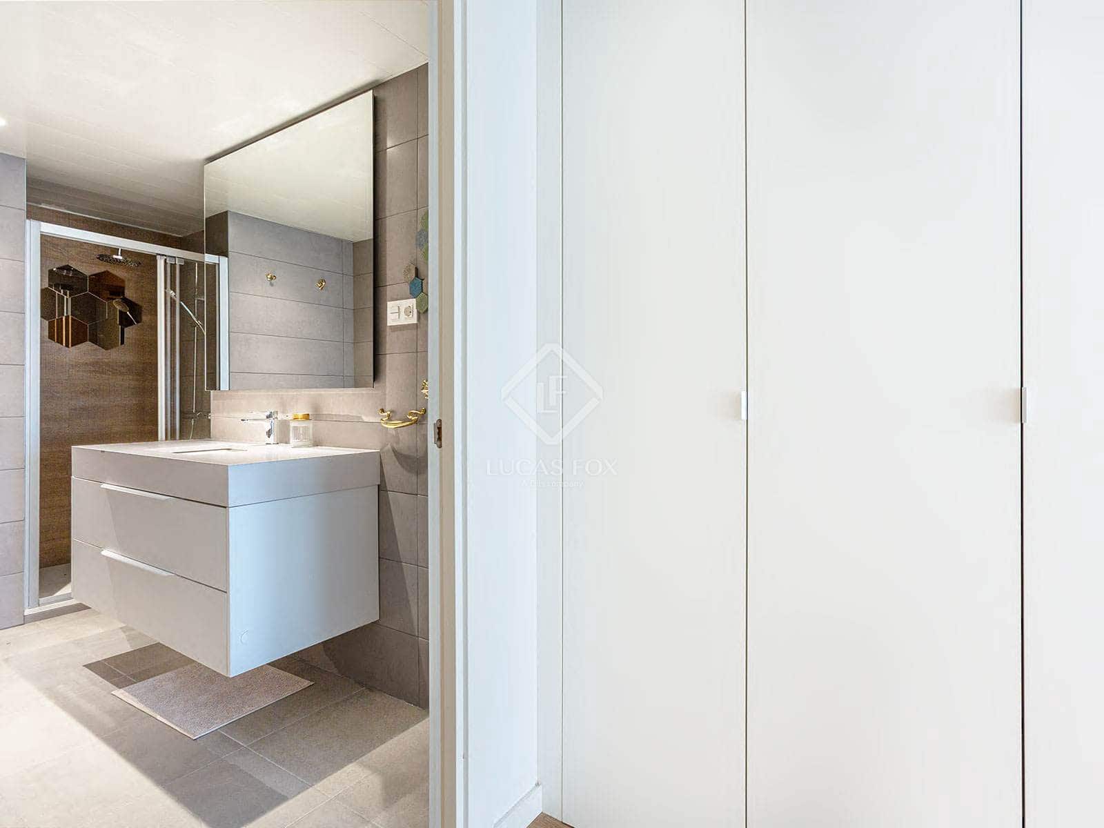 2 slaapkamer Appartement te koop in Barcelona stad met zwembad garage - € 895.000 (Ref: 9123882)