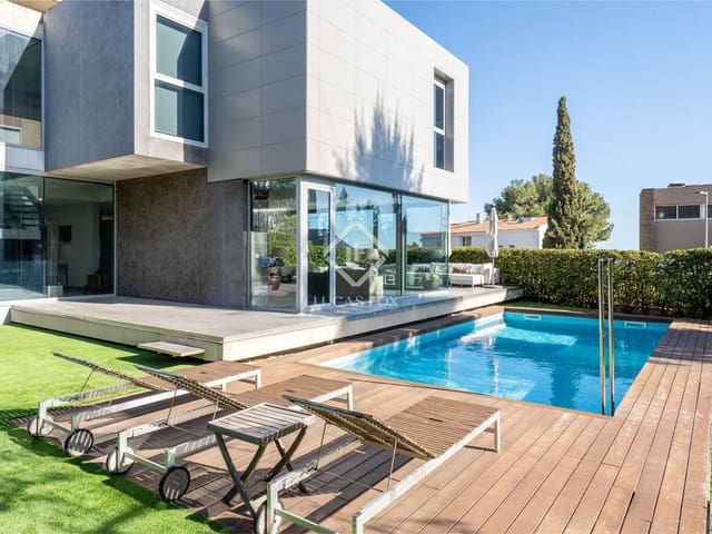 4 slaapkamer Villa te koop in Tarragona stad met garage - € 1.350.000 (Ref: 9123886)