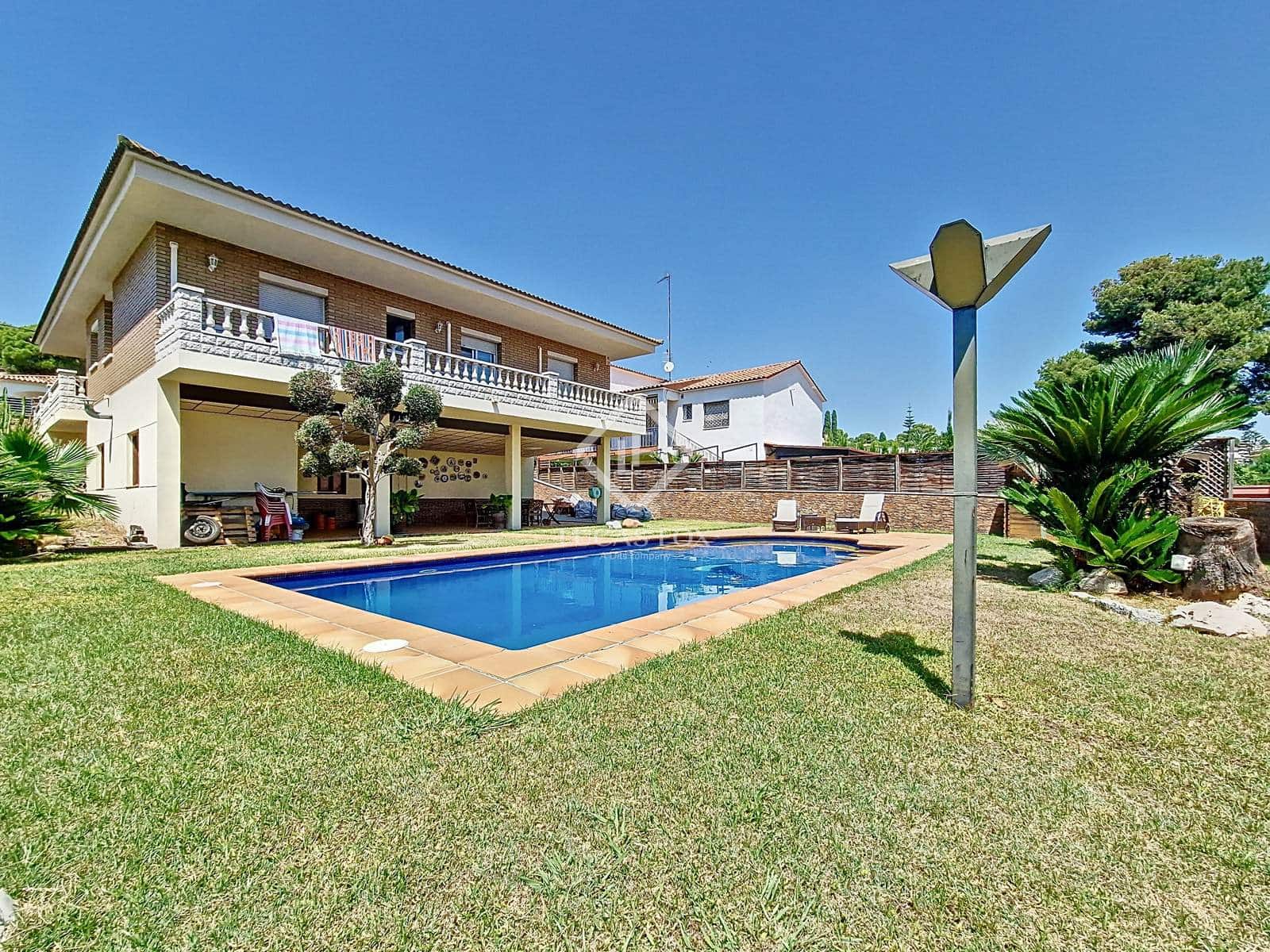 4 slaapkamer Villa te koop in Cunit met zwembad garage - € 660.000 (Ref: 9125909)