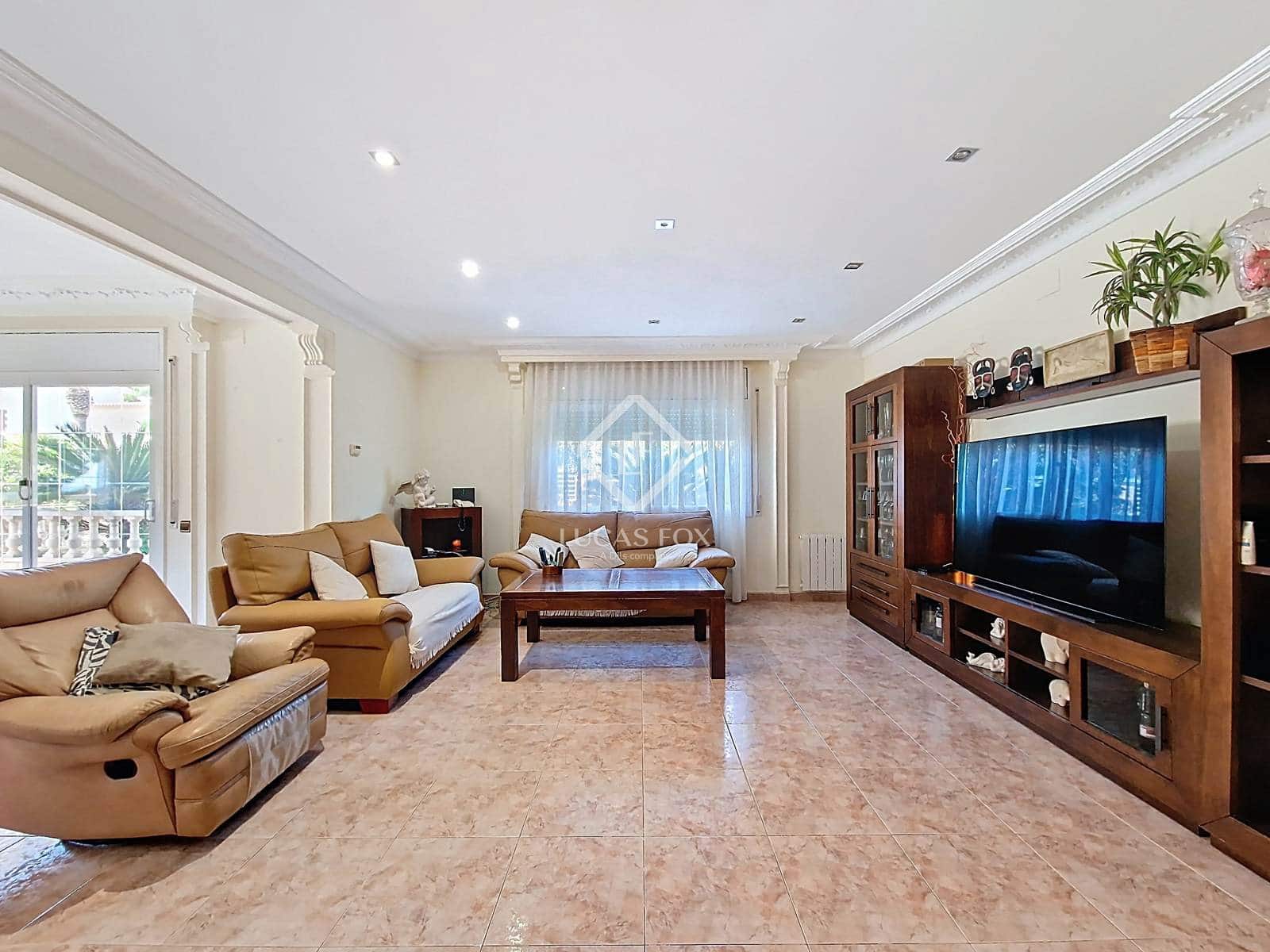 4 slaapkamer Villa te koop in Cunit met zwembad garage - € 660.000 (Ref: 9125909)