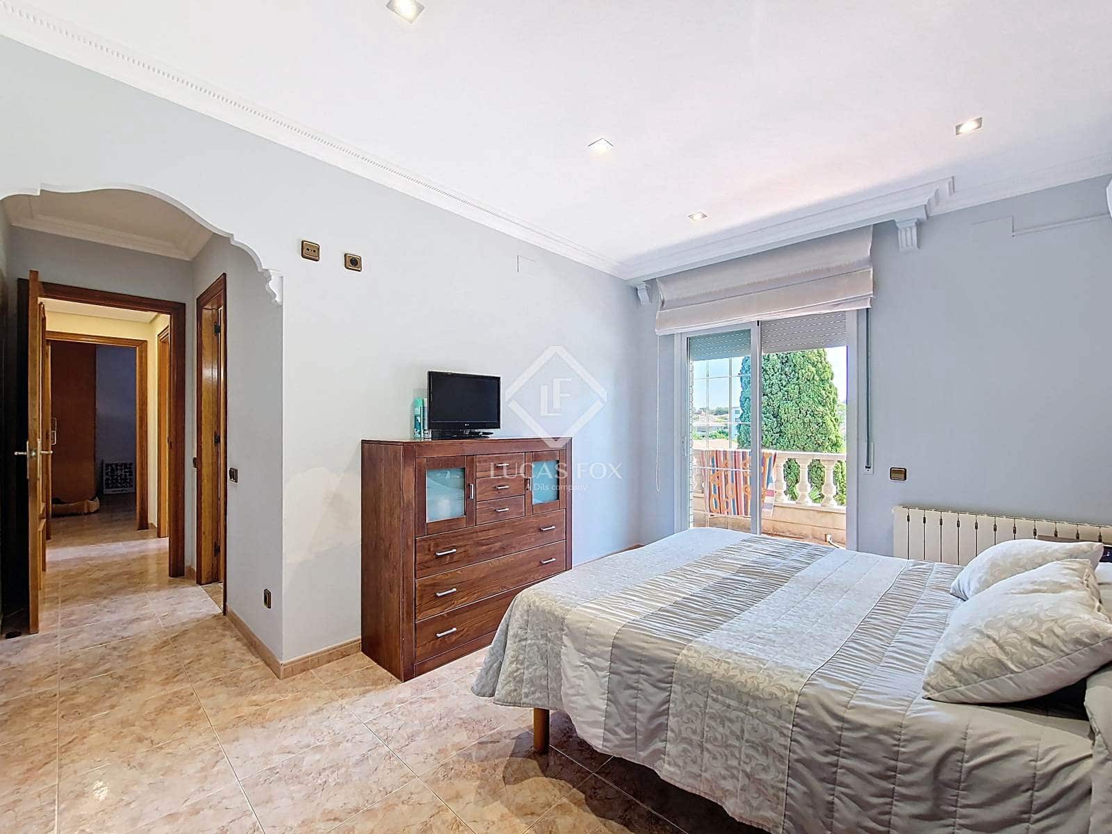 4 slaapkamer Villa te koop in Cunit met zwembad garage - € 660.000 (Ref: 9125909)