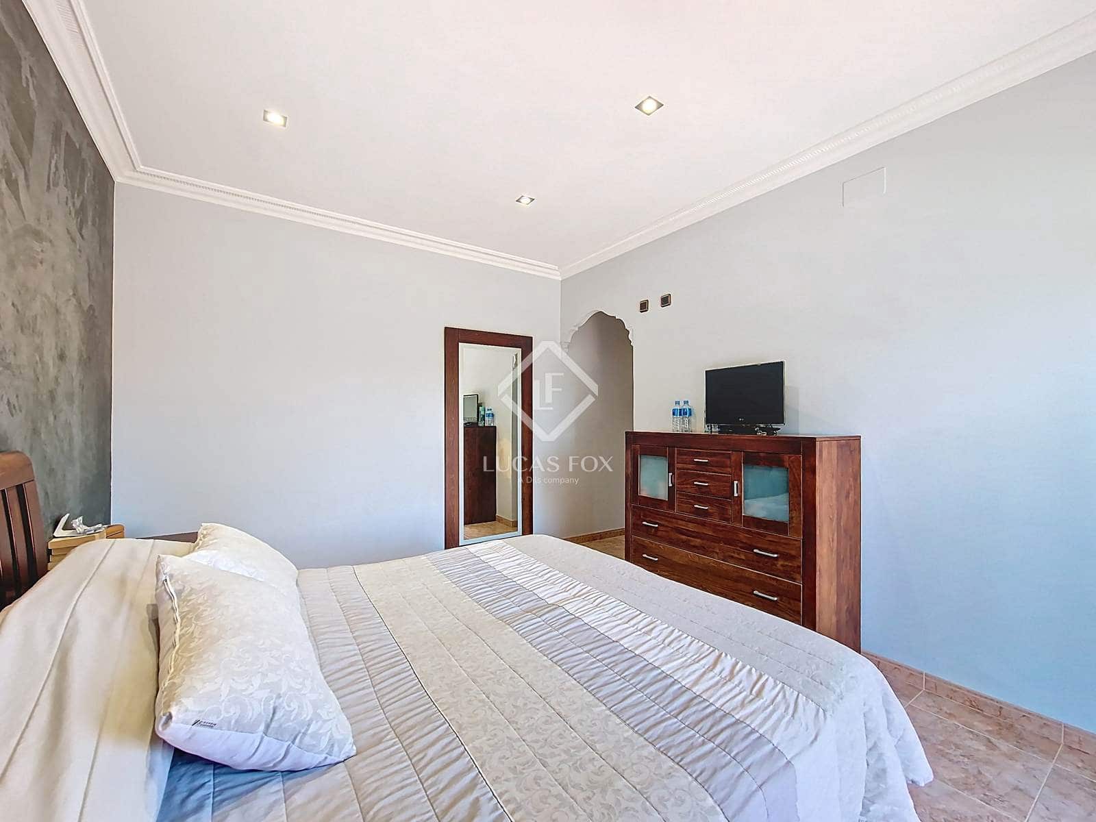 4 slaapkamer Villa te koop in Cunit met zwembad garage - € 660.000 (Ref: 9125909)