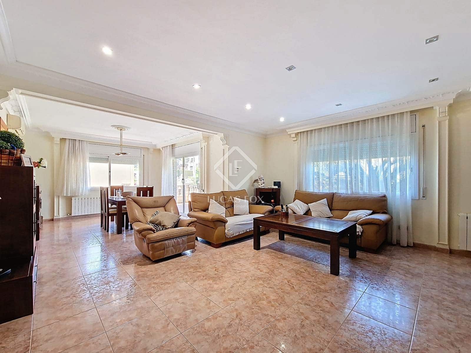 4 slaapkamer Villa te koop in Cunit met zwembad garage - € 660.000 (Ref: 9125909)